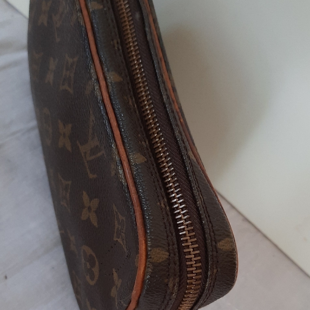 Louis Vuitton Brown Monogram Clutch - Picture 3 of 14